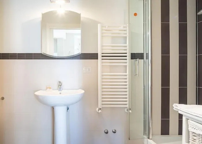 Small & Charming 1-br شقة