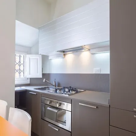 Small & Charming 1-br Lägenhet Florens