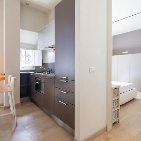Апартаменты Small & Charming 1-br