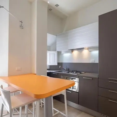 Small & Charming 1-br